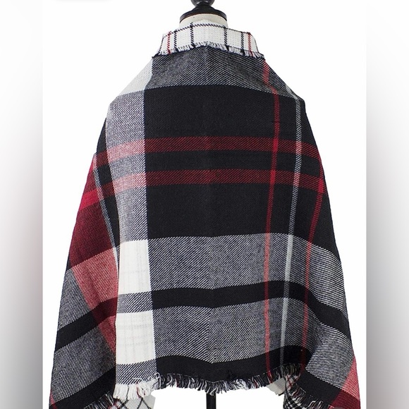 NWOT Ultra Soft Plaid Convertible Blanket Wrap - Picture 8 of 15